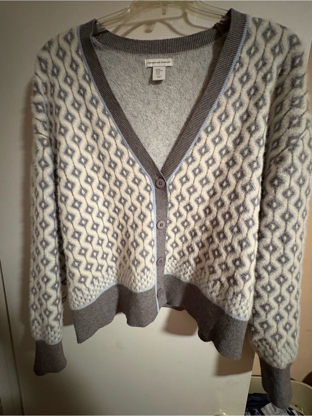 cupcakes & cashmere Cream and Gray Geometric V-Neck Cardigan